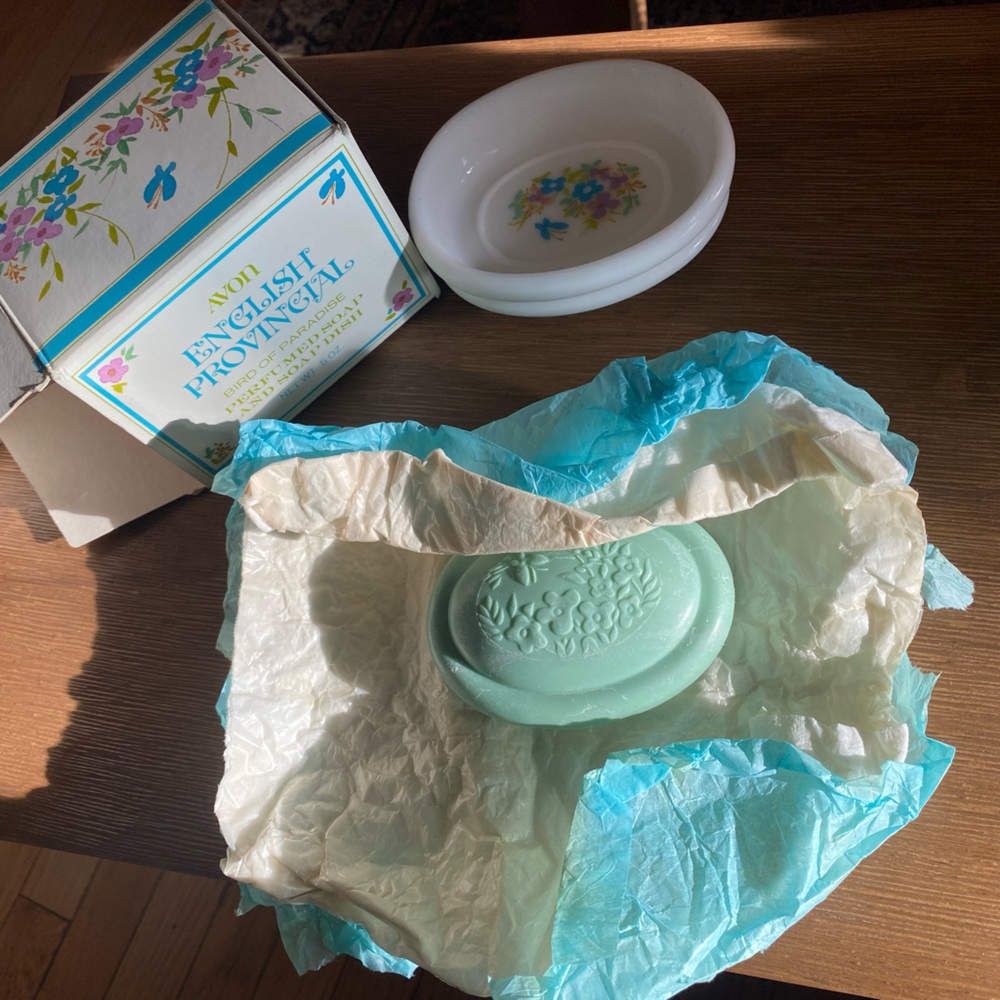 NEW Avon English Provincial Bird of Paradise Perfumed Soap & Soap Dish